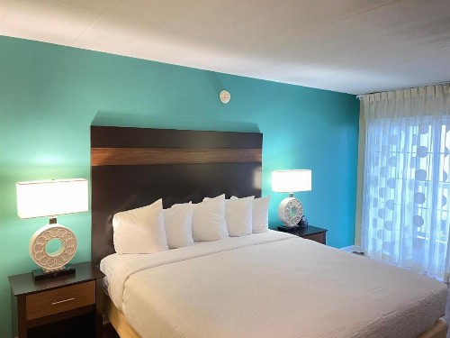 Casablanca Oceanside Inn - image 2