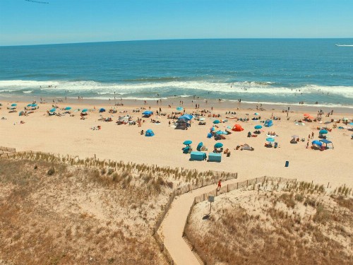 Atlantic Oceanfront Inn - image 4