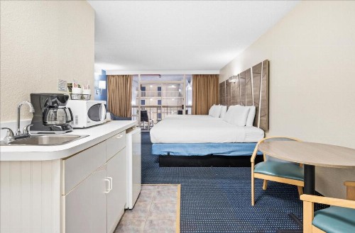 Carousel Resort Hotel and Condominiums - image 33