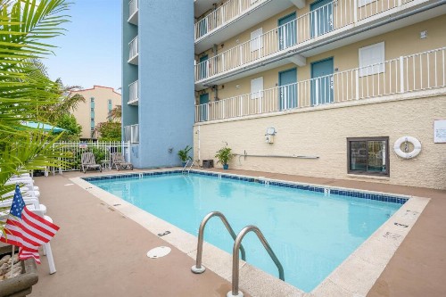 Coastal Palms Inn and Suites - image 12