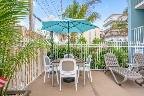 Coastal Palms Inn and Suites - image 13
