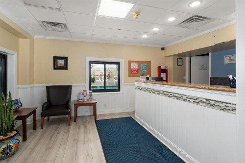Coastal Palms Inn and Suites - image 14