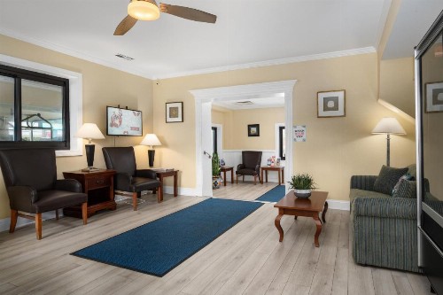 Coastal Palms Inn and Suites - image 15