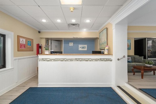 Coastal Palms Inn and Suites - image 16