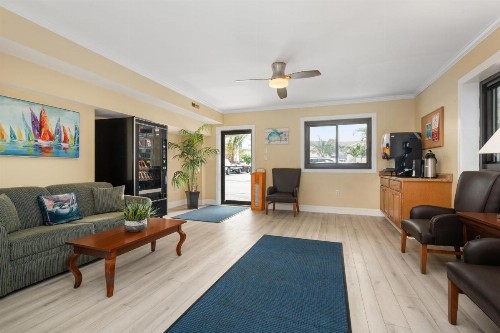 Coastal Palms Inn and Suites - image 20