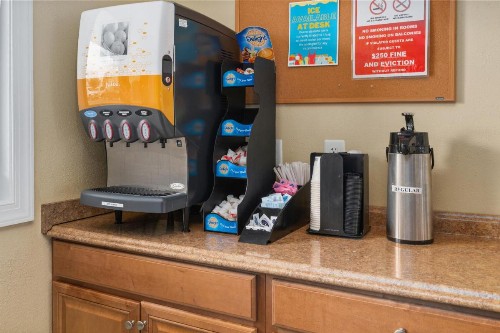 Coastal Palms Inn and Suites - image 21