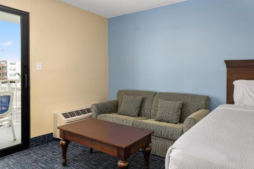 Coastal Palms Inn and Suites - image 25