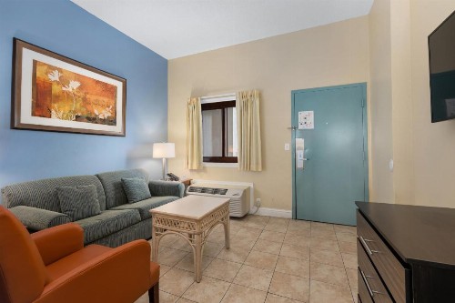 Coastal Palms Inn and Suites - image 30