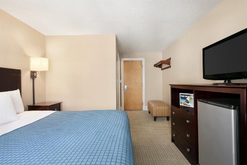 Harrison Hall Hotel - image 24