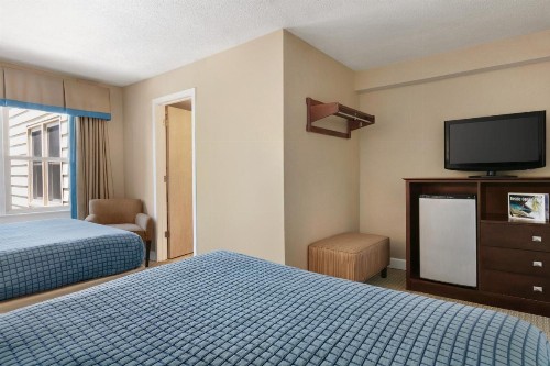 Harrison Hall Hotel - image 26