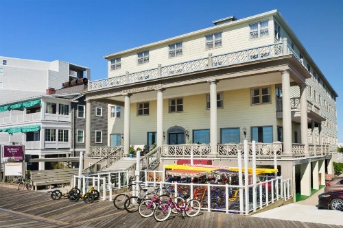 Harrison Hall Hotel - image 37