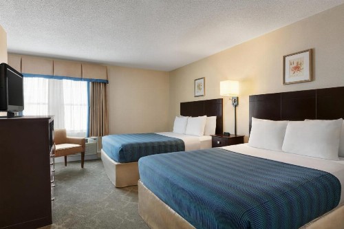 Harrison Hall Hotel - image 42