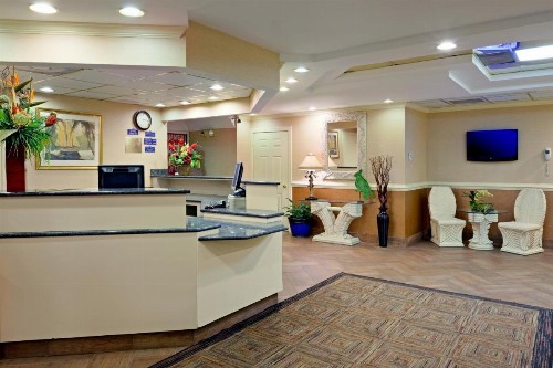 Paradise Plaza Inn - image 15