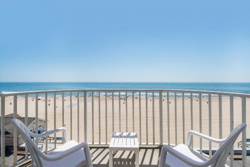 Paradise Plaza Inn - image 16