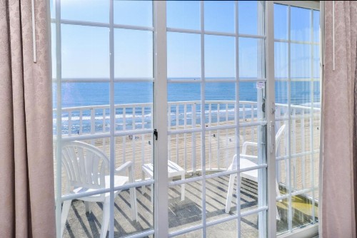 Paradise Plaza Inn - image 2