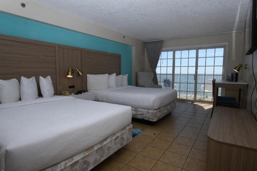 Paradise Plaza Inn - image 26