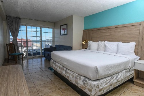 Paradise Plaza Inn - image 27
