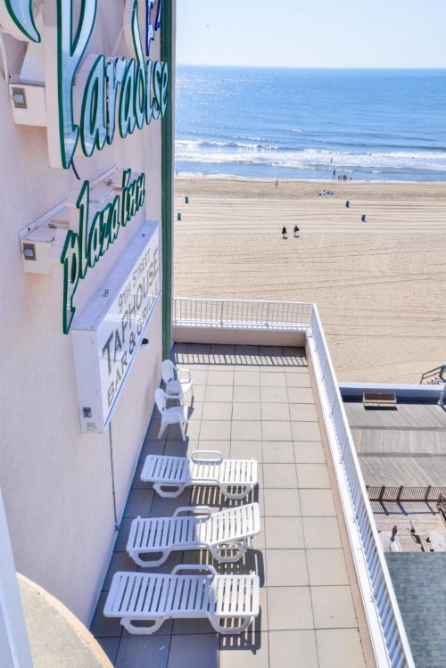 Paradise Plaza Inn - image 4