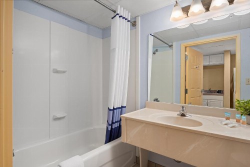 Bonita Beach Hotel - image 12