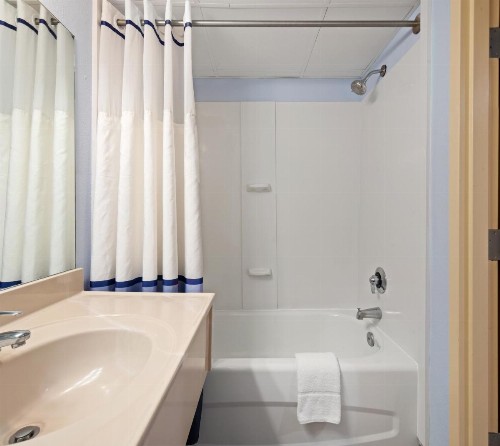 Bonita Beach Hotel - image 19