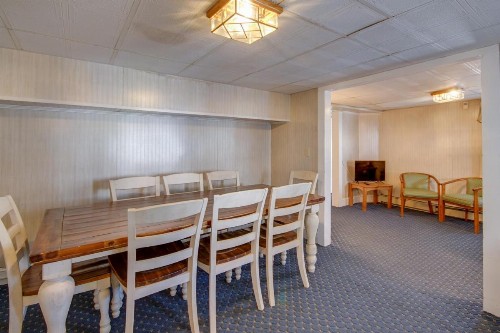 Majestic Hotel & Apartments - image 12