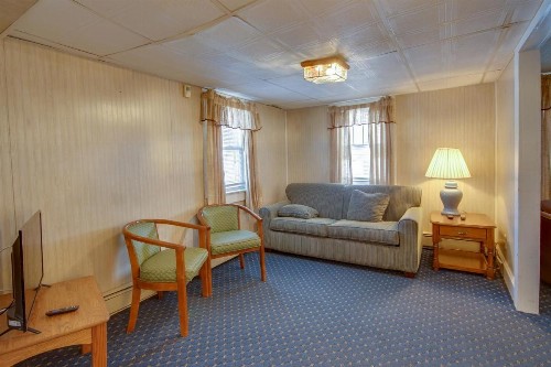 Majestic Hotel & Apartments - image 13