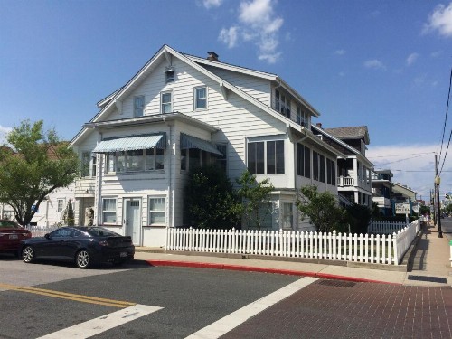 Majestic Hotel & Apartments - image 25