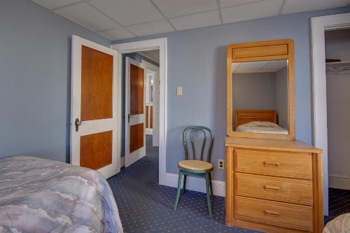 Majestic Hotel & Apartments - image 9