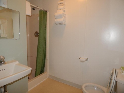 Shoreham Oceanfront Hotel - image 26
