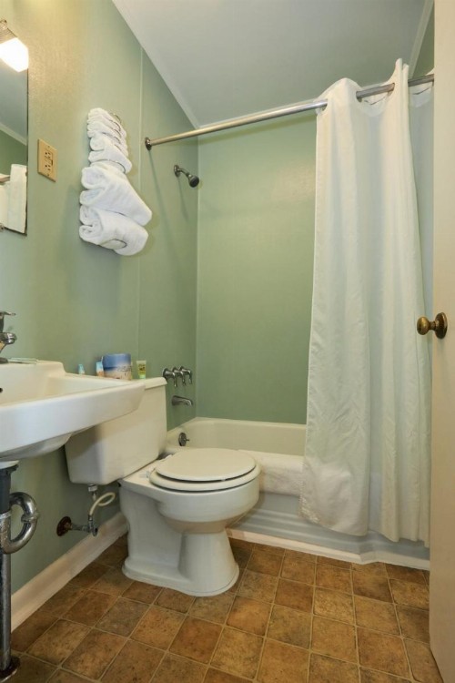 Shoreham Oceanfront Hotel - image 35