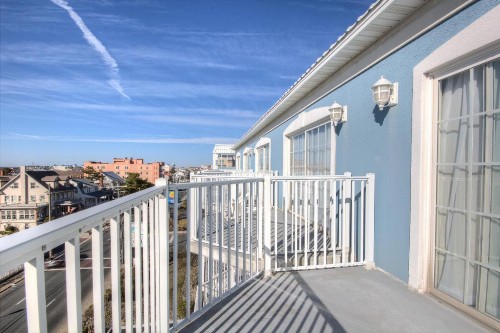 Tidelands Caribbean Boardwalk Hotel and Suites - image 15