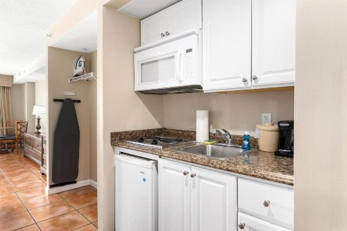 Tidelands Caribbean Boardwalk Hotel and Suites - image 22