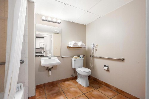 Tidelands Caribbean Boardwalk Hotel and Suites - image 24