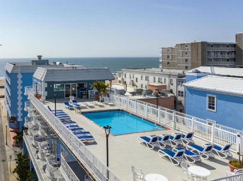 Tidelands Caribbean Boardwalk Hotel and Suites - image 43
