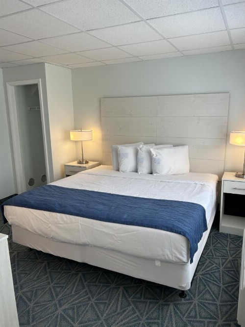The Admiral Hotel/Motel - image 2