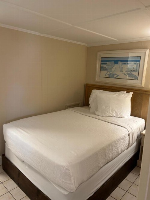 The Admiral Hotel/Motel - image 32