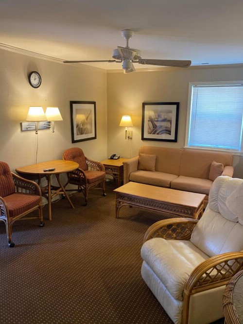 The Admiral Hotel/Motel - image 38