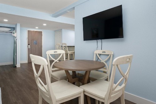 Fenwick Inn - image 35