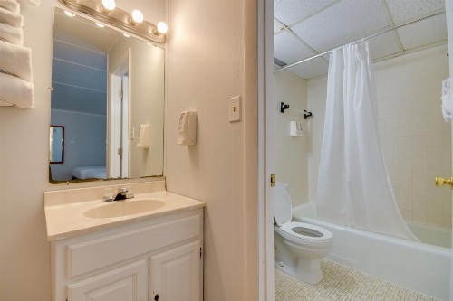 Rideau Oceanfront Motel - image 44