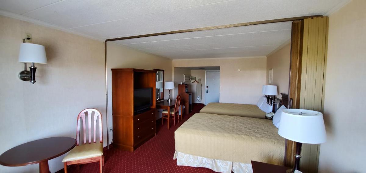 Sea Hawk Motel - image 3