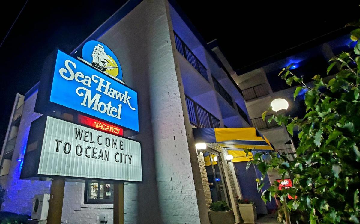 Sea Hawk Motel - image 5