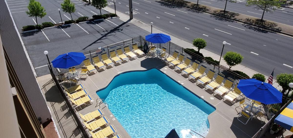 Sea Hawk Motel - image 7