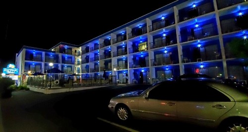Sea Hawk Motel - image 9