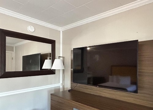 The Burgundy Inn & Homestead-Stonehaven Apartments - image 12
