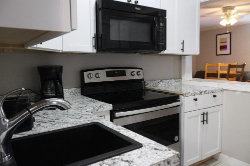 The Burgundy Inn & Homestead-Stonehaven Apartments - image 16