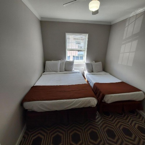 The Burgundy Inn & Homestead-Stonehaven Apartments - image 22