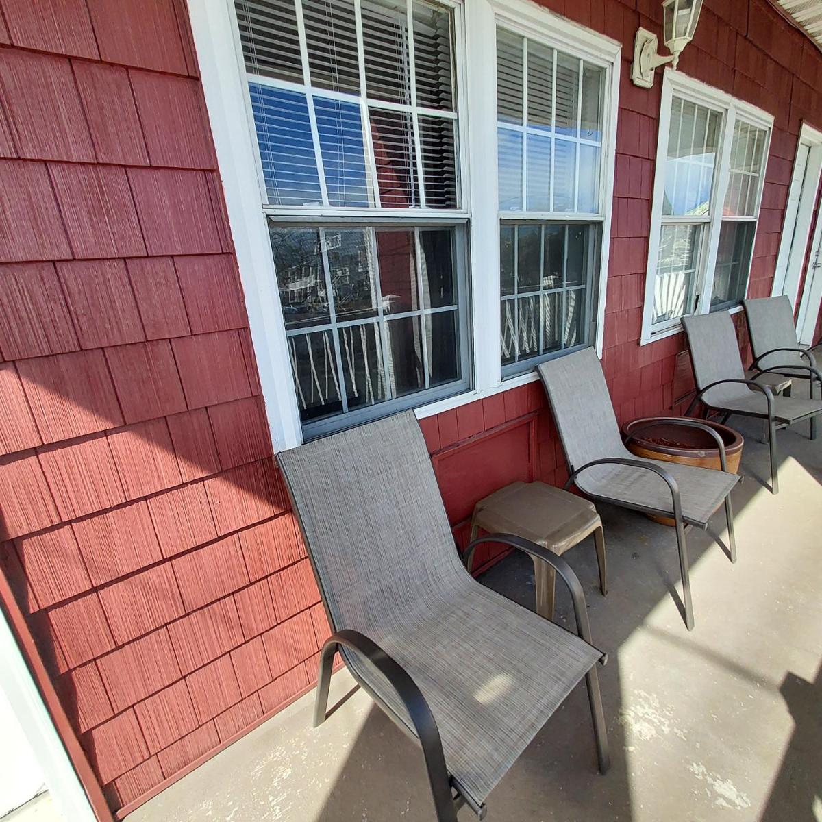 The Burgundy Inn & Homestead-Stonehaven Apartments - image 3