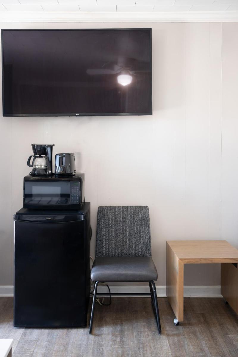 The Burgundy Inn & Homestead-Stonehaven Apartments - image 7