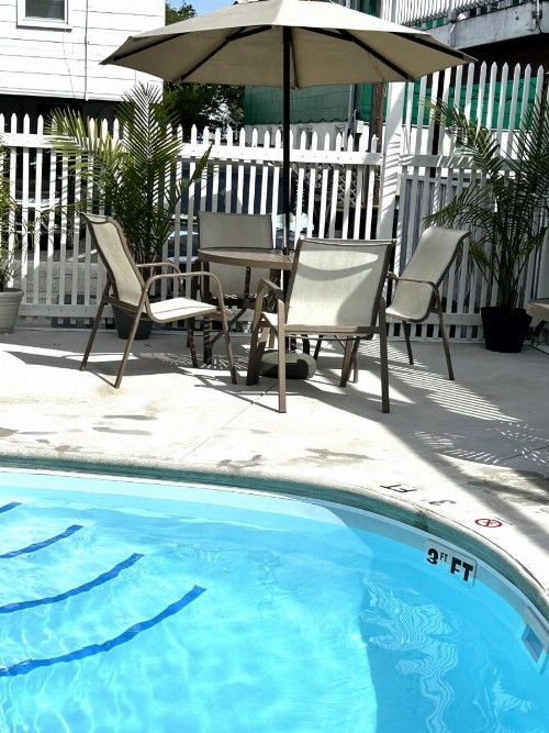 The Burgundy Inn & Homestead-Stonehaven Apartments - image 9