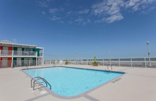 Ocean Mecca Motel & Fish Tales Boardwalk Inn - image 12